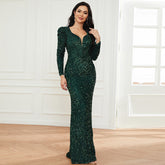 Vestido elegante de noche con lentejuelas color tostado, mangas largas y cintura alta